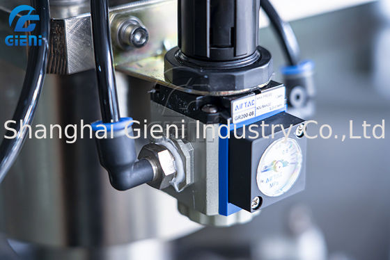 máquina de enchimento cosmética do creme do ocultador de 45pcs/Min 100ml com levantamento do bocal