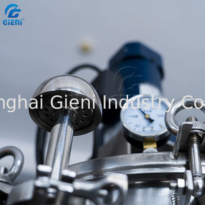 máquina de enchimento cosmética do creme do ocultador de 45pcs/Min 100ml com levantamento do bocal