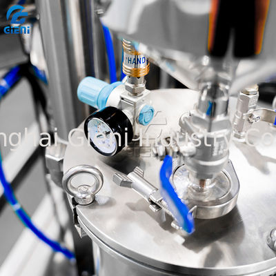 A máquina de alta velocidade 10kgs da imprensa do pó da composição de 2.2kw 50L lubrifica o dispositivo de pulverização