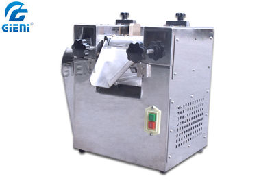 Bom preço. Laboratory Type Cosmetic Filling Machine Lipstick Three Roll Mill Rotate Speed Adjustable on-line